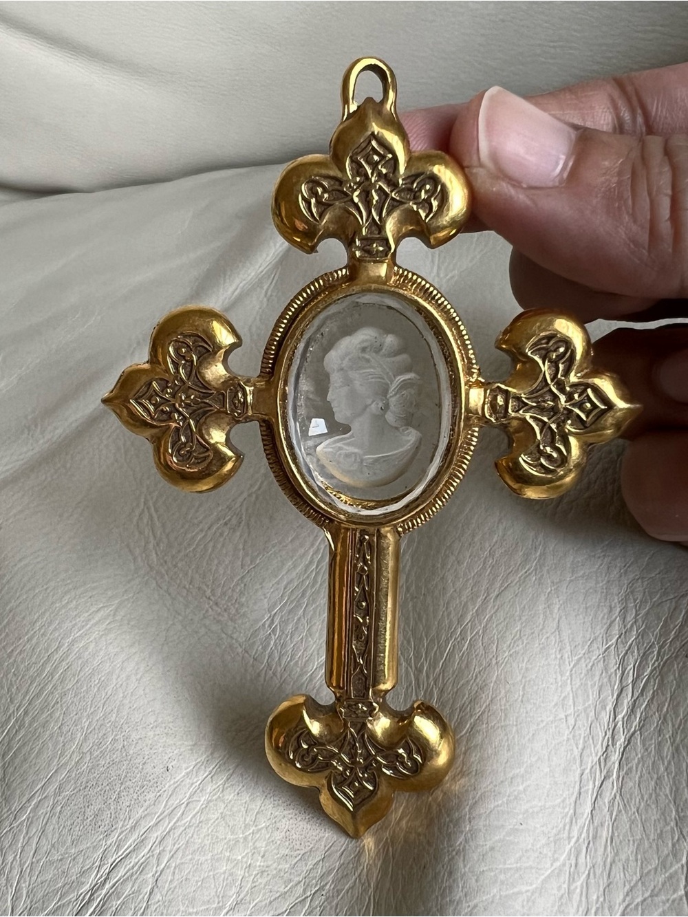 Gold Tone Fleur-de-Lis Decorative Pendant Cross with Cameo RARE